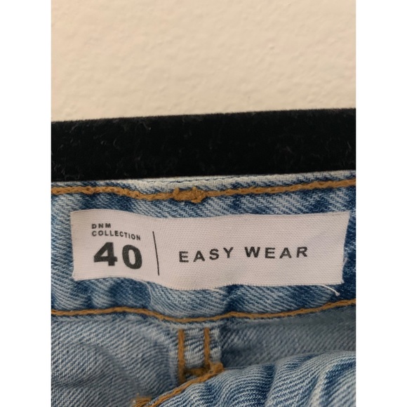 Mom Jeans - Picture 2 of 3